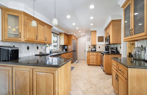 Thousand Oaks House | Mountain View Paradise 5-Bedroom House - Fire pit, Game room, BBQ, Stunning View