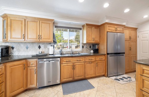 Thousand Oaks House | Mountain View Paradise 5-Bedroom House - Fire pit, Game room, BBQ, Stunning View