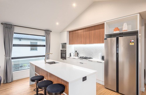 Lake Tekapo Apartment | Mountain view/peaceful/warm/family friendly/3bedroom3bathroom/king bed/unitA