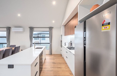 Lake Tekapo Apartment | Mountain view/peaceful/warm/family friendly/3bedroom3bathroom/king bed/unitA