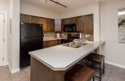 South Pandosy Condo | Mountain View Penthouse