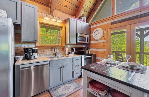 Townsend Cabin | Mountain View★Private★Hot Tub★Fire Table★Fireplace - A VIEW FOR TWO