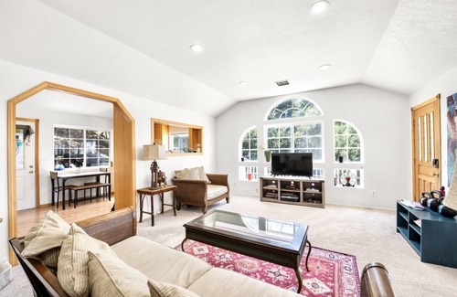 Simi Valley House | Mountain View Retreat in the Heart of Simi Valley!