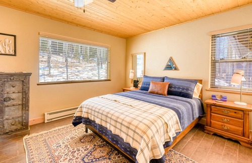 Angel Fire House | Mountain-view retreat on 200 acres with sunroom, wood stove & W/D - dog-friendly