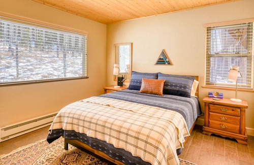 Angel Fire House | Mountain-view retreat on 200 acres with sunroom, wood stove & W/D - dog-friendly