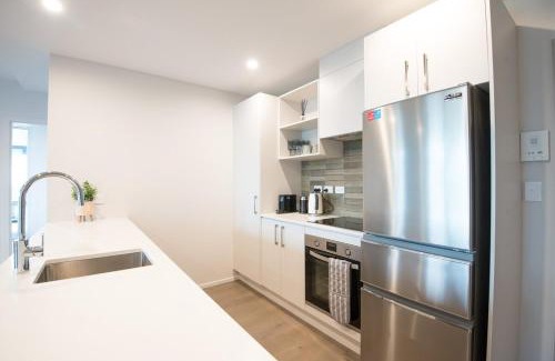 Frankton Apartment | Mountain View Retreat