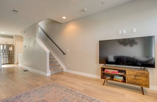 West Colfax Apartment | Mountain-view Rooftop Deck: Denver Townhome