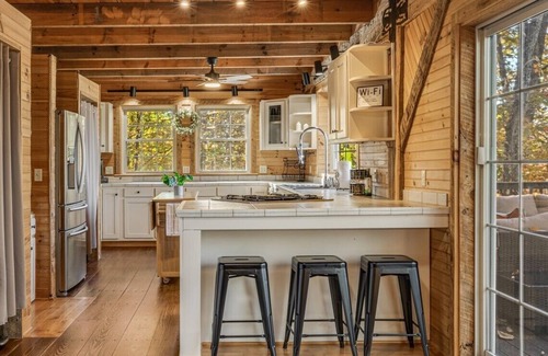 Leicester Cabin | Mountain View | Secluded Lodge | Forest Escape