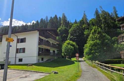 Klosters-Serneus Apartment | Mountain View Studio Klosters