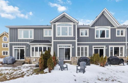 The Blue Mountains House | Mountain View Townhouse Fresh and Bright at Blue