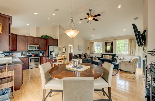 Mountain View Estates House | Mountain-View Eden | Spacious Balcony & Fireplaces | Minutes to Lake