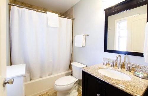 Dahlonega Apartment | Mountain View Villa on Choice Ave - Steps to Downtown