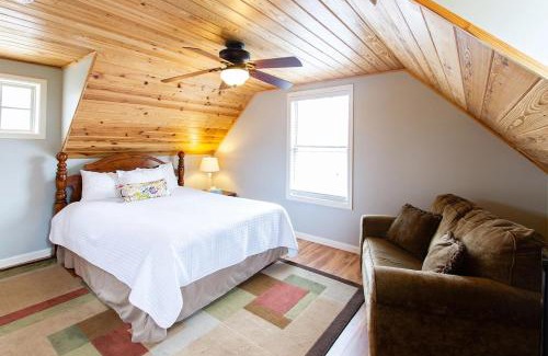 Dahlonega Apartment | Mountain View Villa on Choice Ave - Steps to Downtown