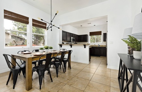 Flagstaff House | Mountain View with Hot Tub/AC nestled in the pines