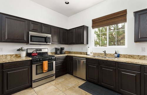 Flagstaff House | Mountain View with Hot Tub/AC nestled in the pines