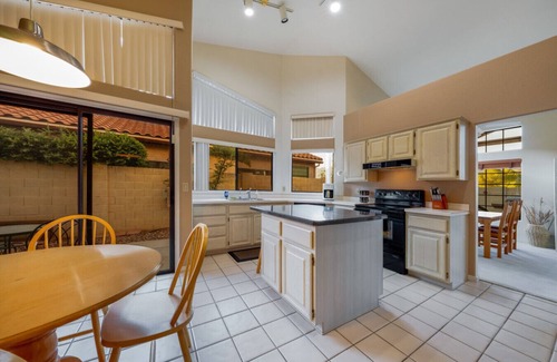 Tucson House | Mountain Views/2 BR 2 BA/Fenced Yard/Garage