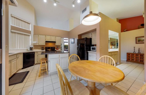 Tucson House | Mountain Views/2 BR 2 BA/Fenced Yard/Garage
