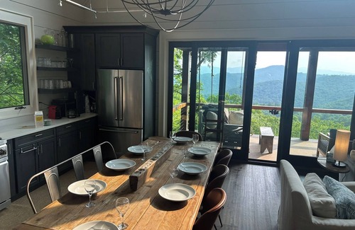 Glenville House | Mountain views, 2 king rooms, ping pong, bunk room, office, hi-speed internet