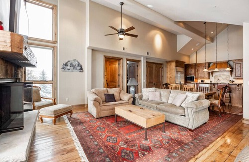 Avon House | Mountain Views!2BD Penthouse w/Pool, Hot Tub, A/C