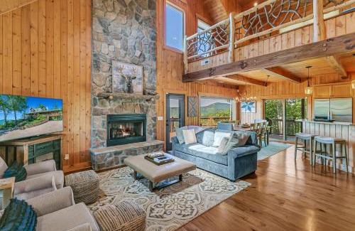 Sapphire House | Mountain Views and Deck Stunning Sapphire Cabin