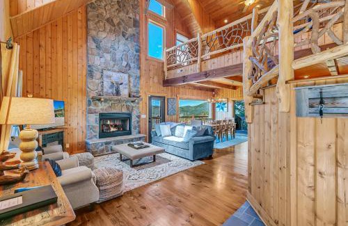 Sapphire House | Mountain Views and Deck Stunning Sapphire Cabin
