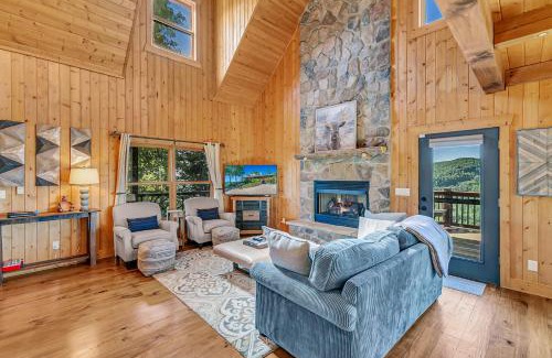 Sapphire House | Mountain Views and Deck Stunning Sapphire Cabin