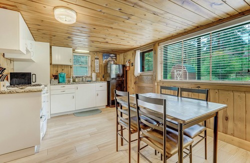 Cascade Cabin | Mountain Views Cottage - Perfect Couples Retreat