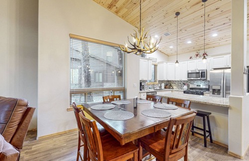 Torreon House | Mountain Views, Cozy Comfort, and Snowbird Bliss – Your Perfect Show Low Getaway