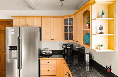 Cave Creek House | Mountain Views & Desert Starry Nights by the Fire
