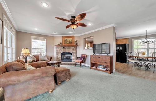 Etowah House | ~Mountain Views~Great location~Near DuPont and Pisgah Forest