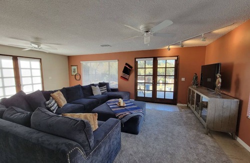 Kernville House | Mountain Views & Hot Tub! 3BR House in Kernville