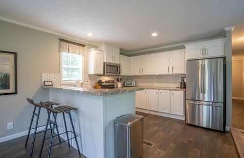 Candler House | Mountain Views, Hot tub & Fire Pit @ Bluebird Cottage