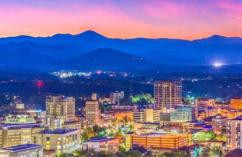 Asheville House | Mountain Views, HotTub, Minutes to Downtown!