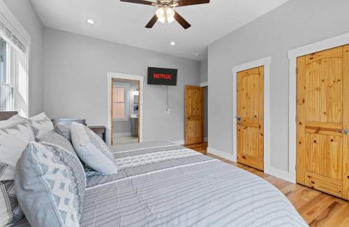 Asheville House | Mountain Views, HotTub, Minutes to Downtown!
