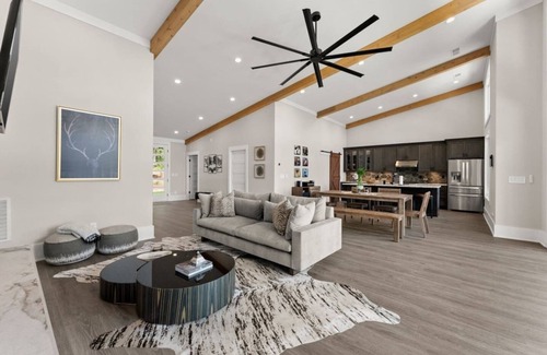 Dahlonega House | Mountain Views/New Barndominium/16+ppl/Mins to Downtown & Wineries/2 Sep Homes