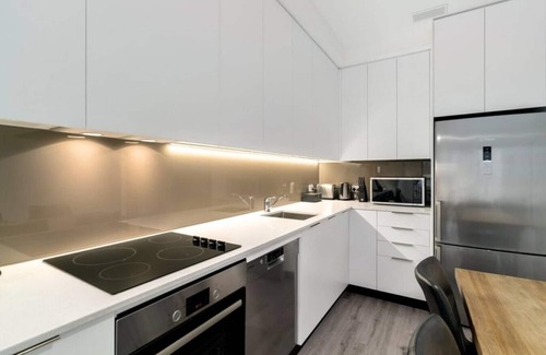 Arthur's Point Apartment | Mountain Views Penthouse - Apartment 22