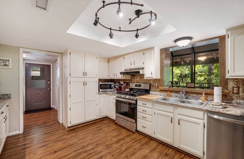 Pisgah Forest House | Mountain views, pickleball, hot tub, guest cottage, fire pits w/free Biltmore pass