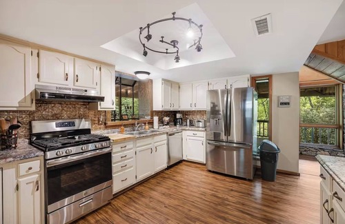 Pisgah Forest House | Mountain views, pickleball, hot tub, guest cottage, fire pits w/free Biltmore pass
