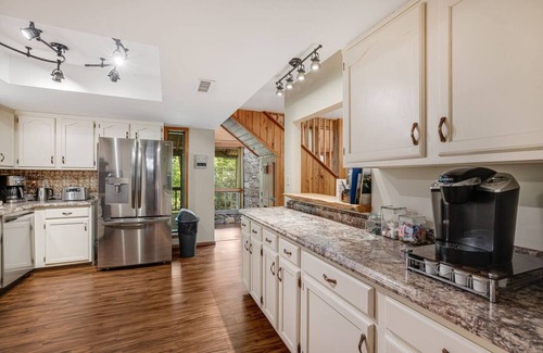 Pisgah Forest House | Mountain views, pickleball, hot tub, guest cottage, fire pits w/free Biltmore pass