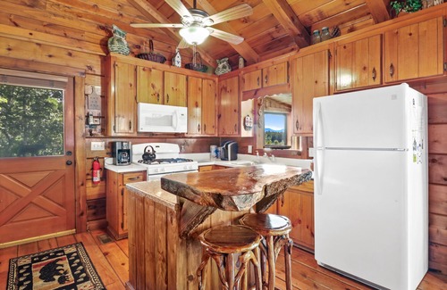 My Mountain Cabin | Mountain Views! Romantic, cozy luxury cabin; Hot tub, wifi, Sat TV, mins from BR