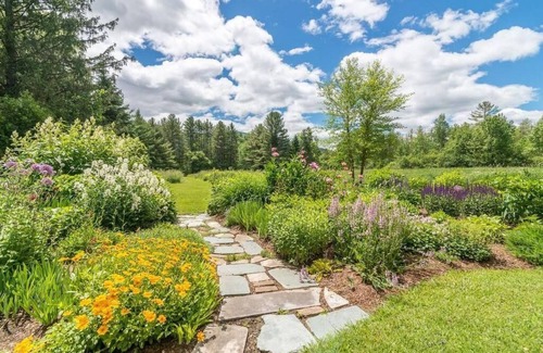 Manchester House | Mountain views. Ski Bromley, Stratton. Minutes to restaurants, Equinox, Ekwanok.