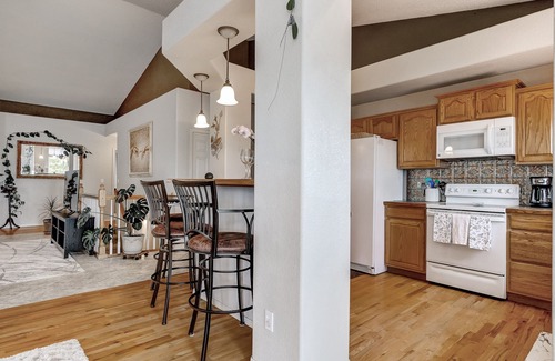 Northeast Colorado Springs House | *Mountain Views* Deck, Grill & Hot Tub*