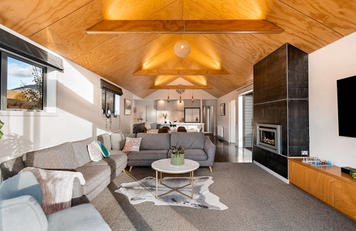 Lake Hayes House | Mountain Vista Family Home