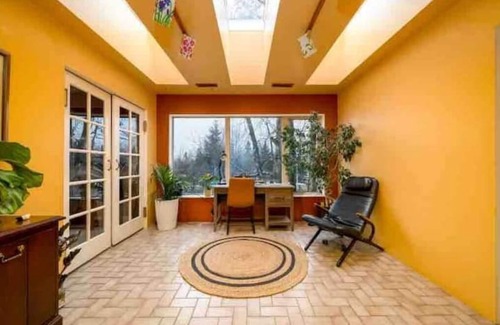 Fairview Apartment | Mountain Vista Penthouse Huge 2BR w/views+jet tub