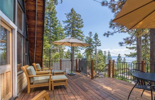 Talmont Cabin | Mountaineer by AvantStay | W/ Great View & Access To Lake Tahoe Park Association