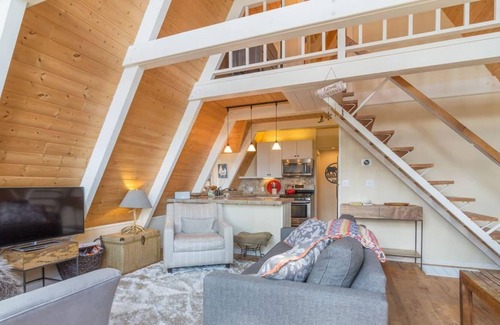 Talmont Cabin | Mountaineer by AvantStay | W/ Great View & Access To Lake Tahoe Park Association