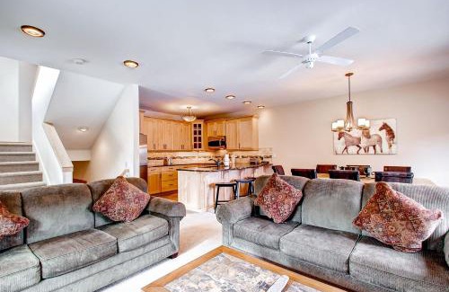 Four O'Clock House | Mountaineer #M-1 - Ski-In/Ski-Out - Private Outdoor Hot Tub