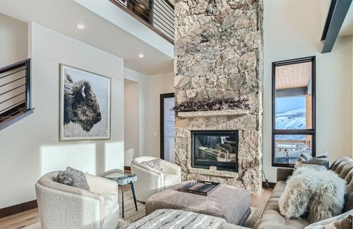 Silverthorne House | Mountaineers Landing - Private Hot Tub & Amazing Mountain Views!