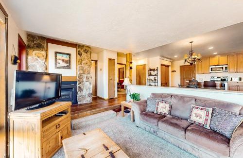 Silvercreek Apartment | Mountainside 001