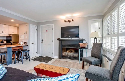Craigleith Apartment | Mountainside Resort Condo at Blue